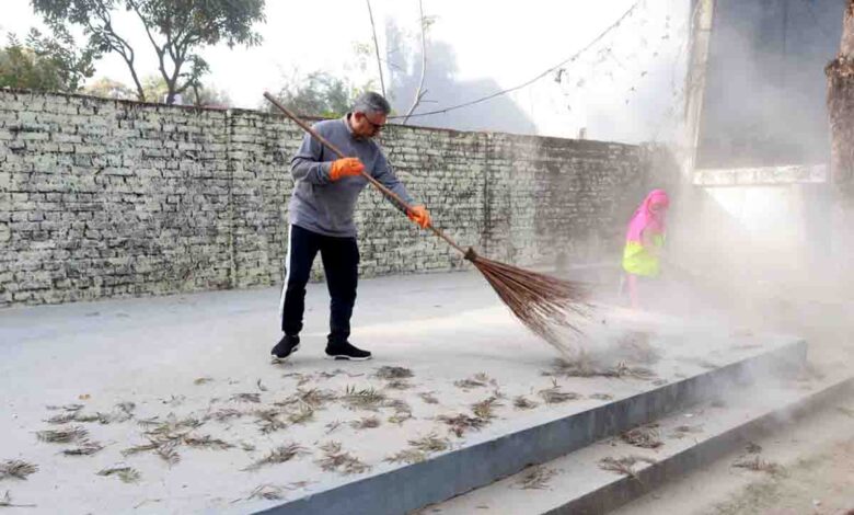 Governor praises Doon mayor for his cleanliness campaign initiative