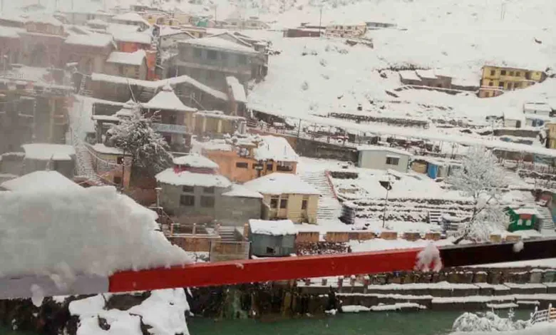 Badrinath covered in white