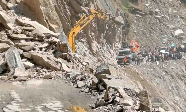 Badrinath highway blocked for nine hours on Sunday