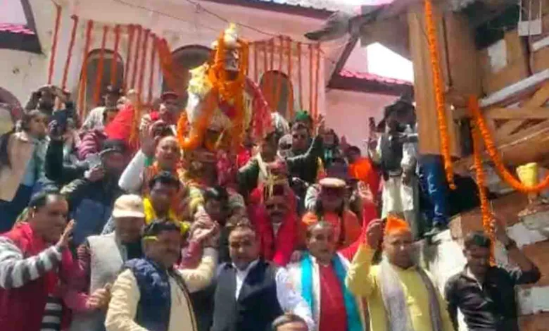 Dolis carrying idols of Gangotri & Kedarnath depart from winter abodes