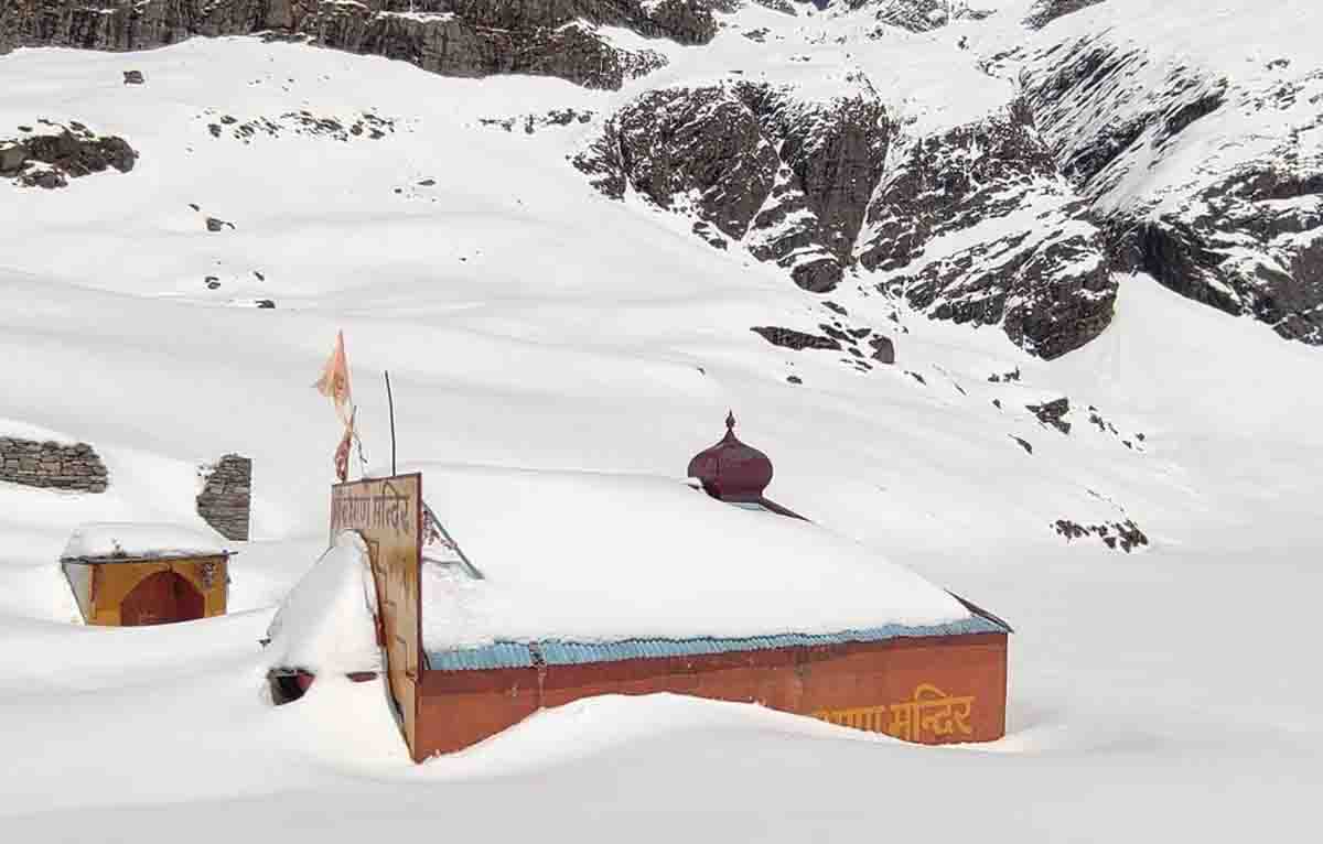 Hemkund Sahib & Lokpal temple covered in upto 12 feet snow - Pioneer Edge |  Uttarakhand News in English | Dehradun News Today| News Uttarakhand |  Uttarakhand latest news