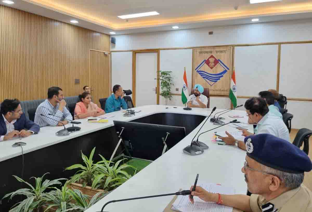 remove encroachments from footpaths