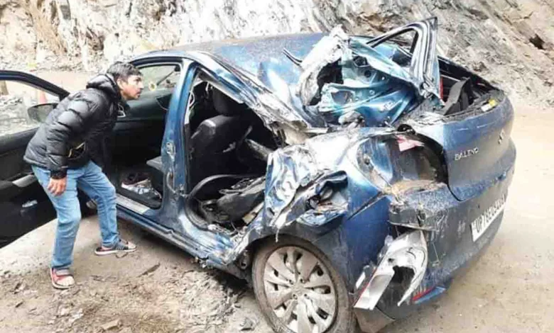 Duo escapes with minor injuries after boulder crushes car on Badrinath highway