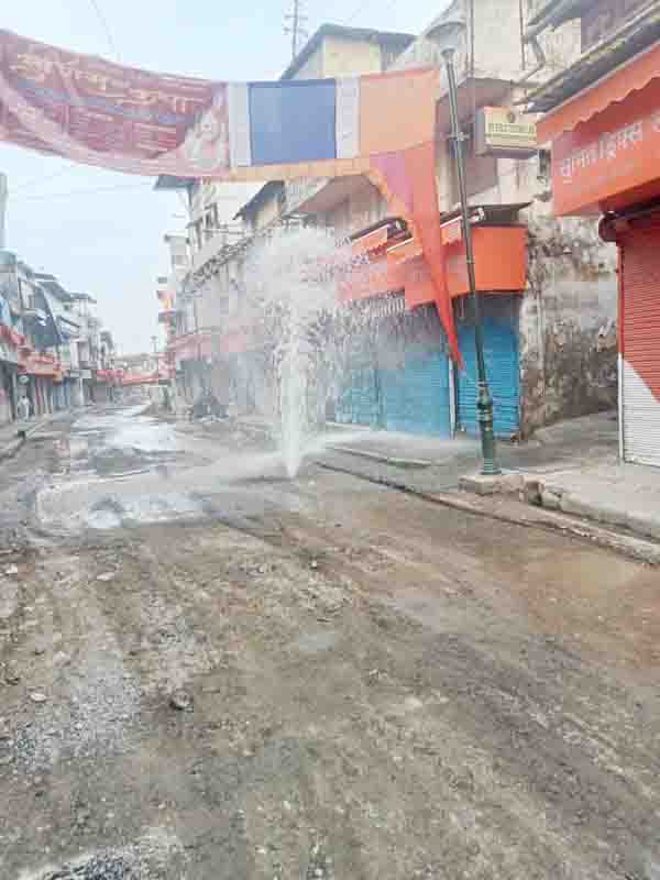 Water pipeline damage in Paltan Bazaar- shopkeepers demand compensation