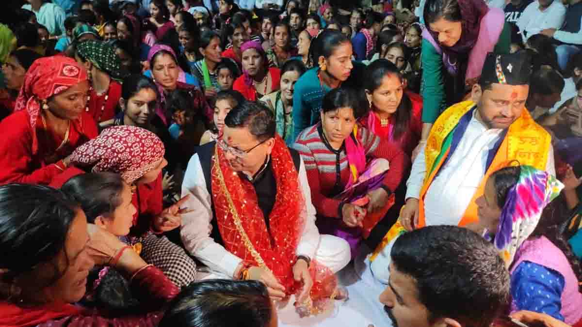 CM holds night chaupal in Netala village