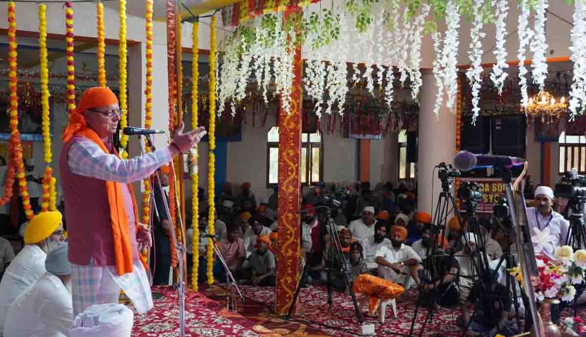 CM pays obeisance at Reetha Sahib
