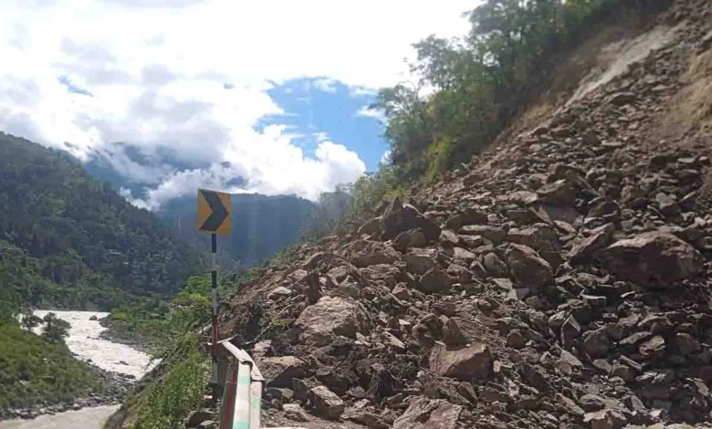 Landslide halts Badrinath Yatra, pilgrims stranded