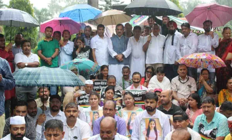 Congress demands justice for Ankita Bhandari, stages silent protest