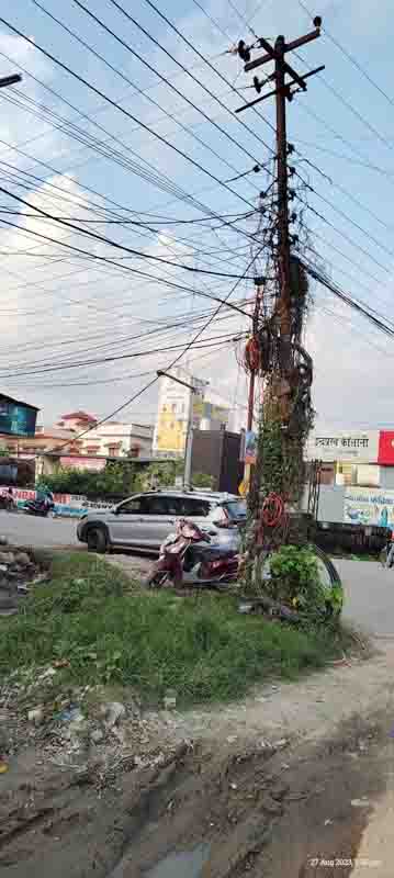 MCD orders cable operators, telecom companies to remove entangled wires hanging from poles