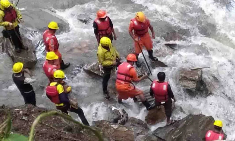 Search or Gaurikund disaster victims continues on third day