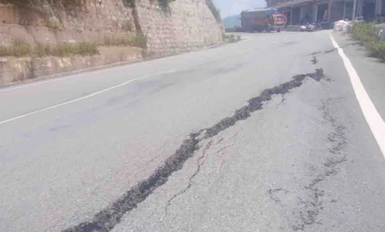 Subsidence causes cracks on approach road to Chamba tunnel on Gangotri NH