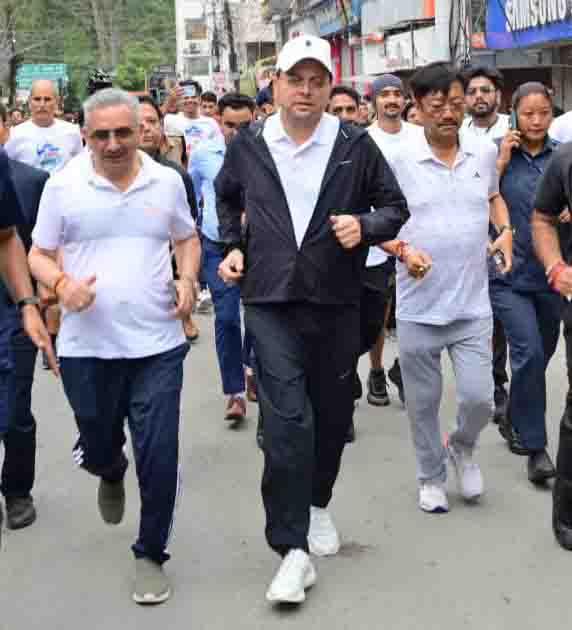 CM flags off Swachhata League Marathon in Doon on PM's birthday