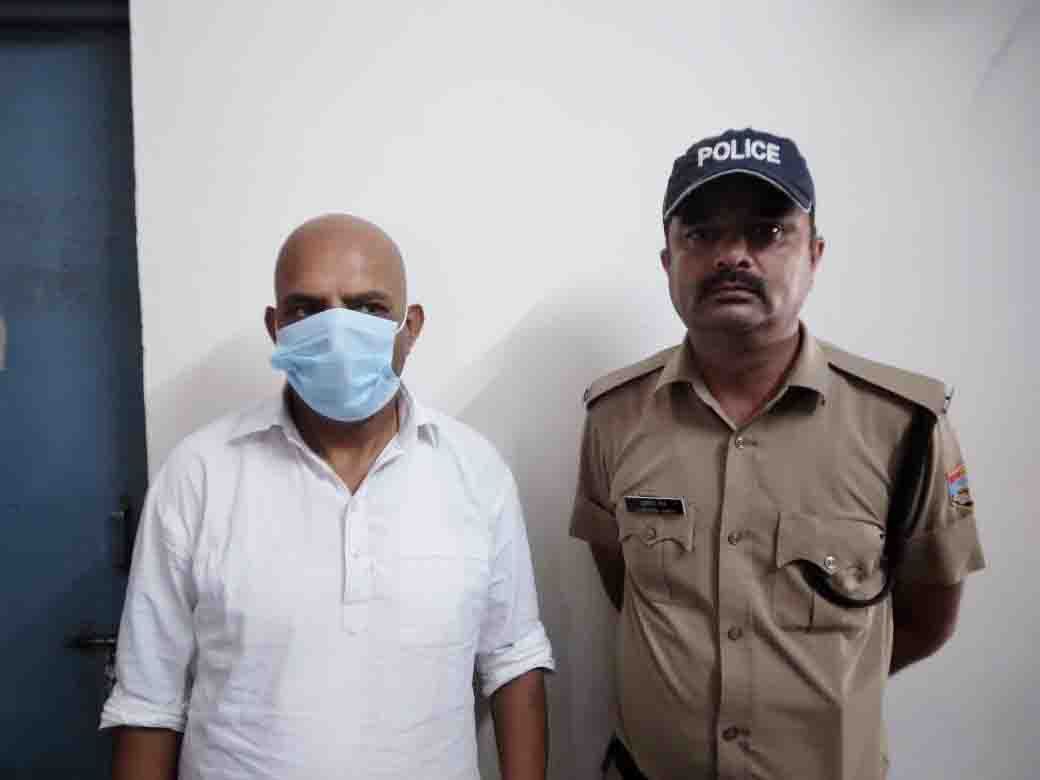 Woman accuses two doctors of attempted molestation, one arrested