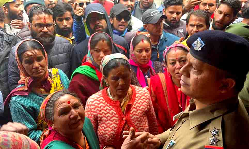 heated argument with youths in Badrinath