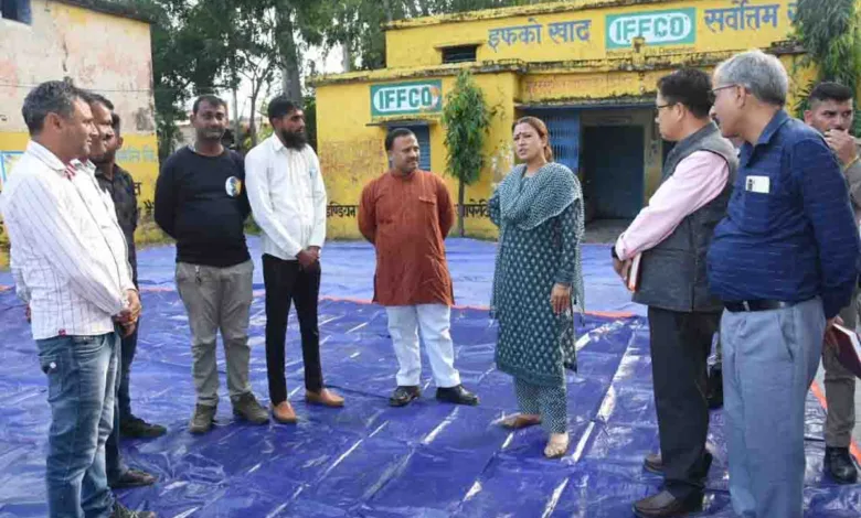 Arya appeals to locals to complain about ineligible ration card holders