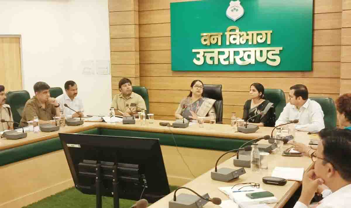 Make action plan to provide equal pay for equal work of sanitation workers