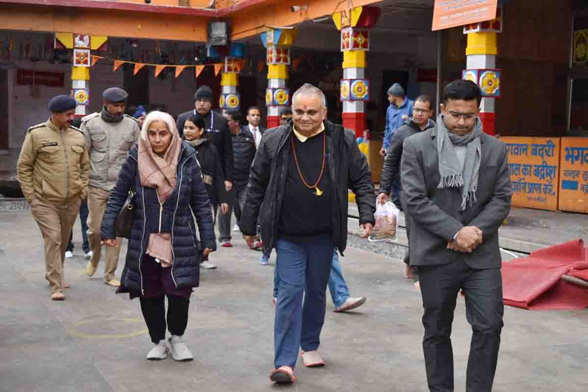 EC, Uddhav Thackeray, & Nepal's Ambassador visit Badrinath