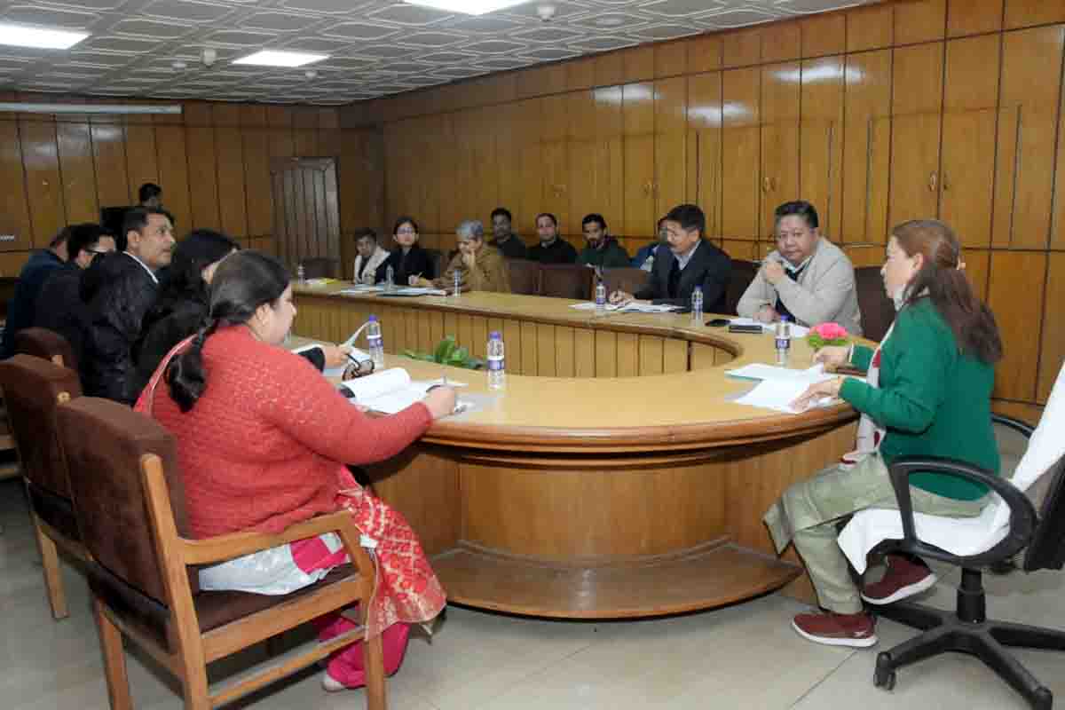 Arya directs officials to achieve target of purchasing paddy by Dec 31