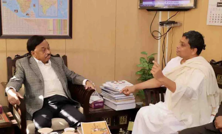 Balkrishna discusses MSME works with Union minister