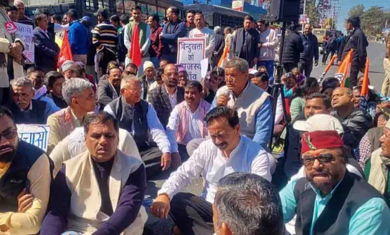 Congress holds protest against govt for listing lands as encroachment
