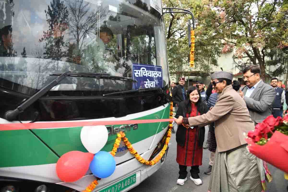 Encourage public transport to reduce traffic snarl-chief secretary