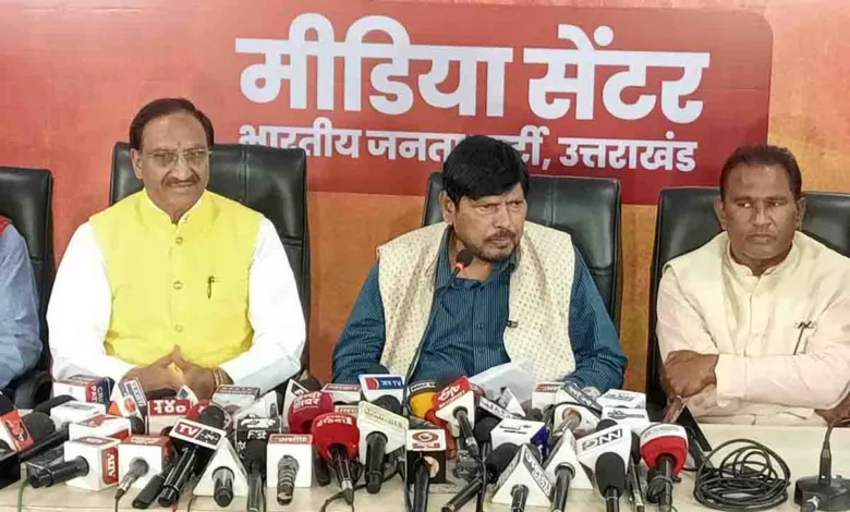 Rahul should work to save his party, says Athawale