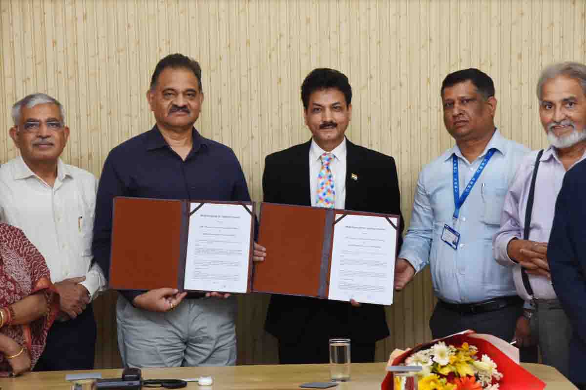 SRHU inks MoU with PHDCCI for training programmes