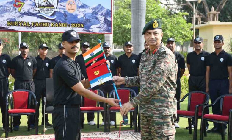 Army expedition flagged off to Bugyal Fachu Kandi in Uttarkashi