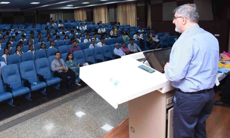 HSMS hosts Manthan Business Conclave attended by business experts