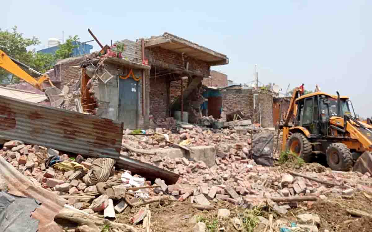 MCD demolishes eight encroachments on Rispana riverbed
