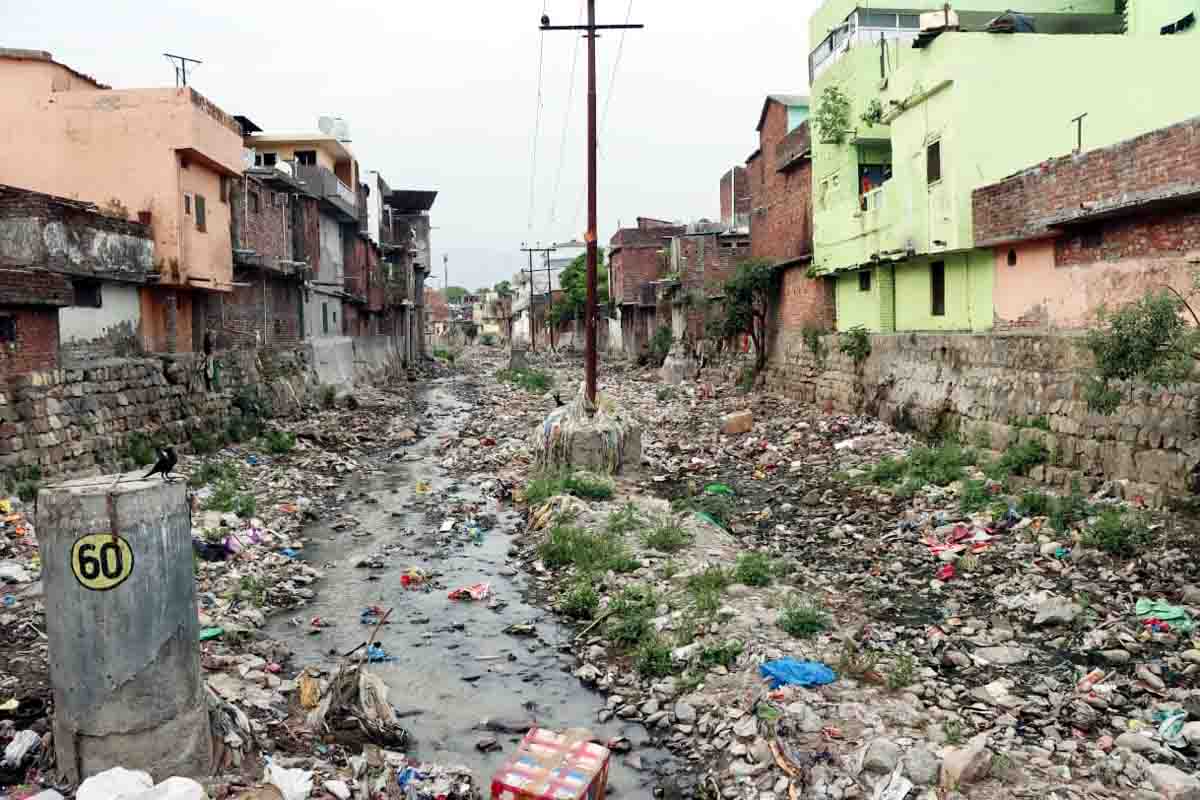 MDDA sends notices to 413 slum dwellers