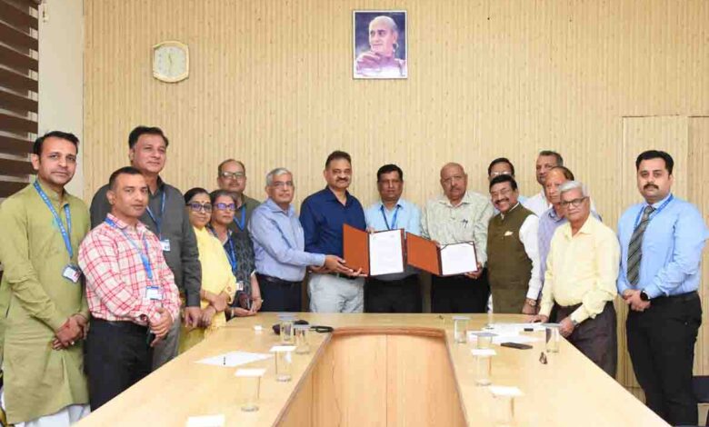 SRHU Jollygrant & Industries Association of Uttarakhand (IAU) ink MoU