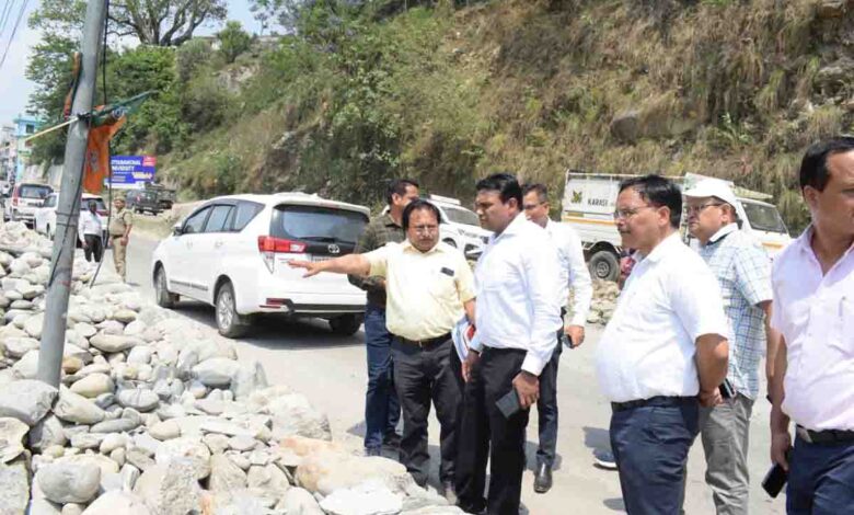 Secretary inspects Yatra arrangements on Kedarnath route