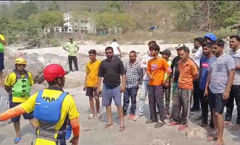 SDRF starts awareness campaign on ghats to prevent drowning