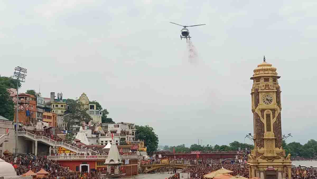 CM greets Kanwadias, petals showered on visitors