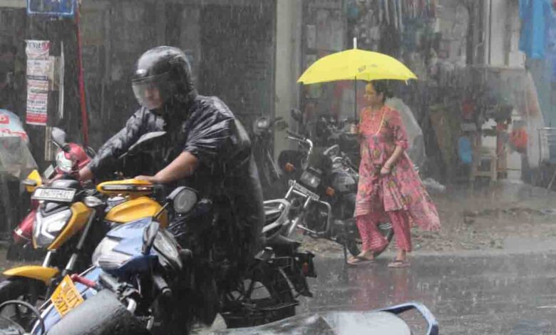Heavy rain warning issued for 10 districts