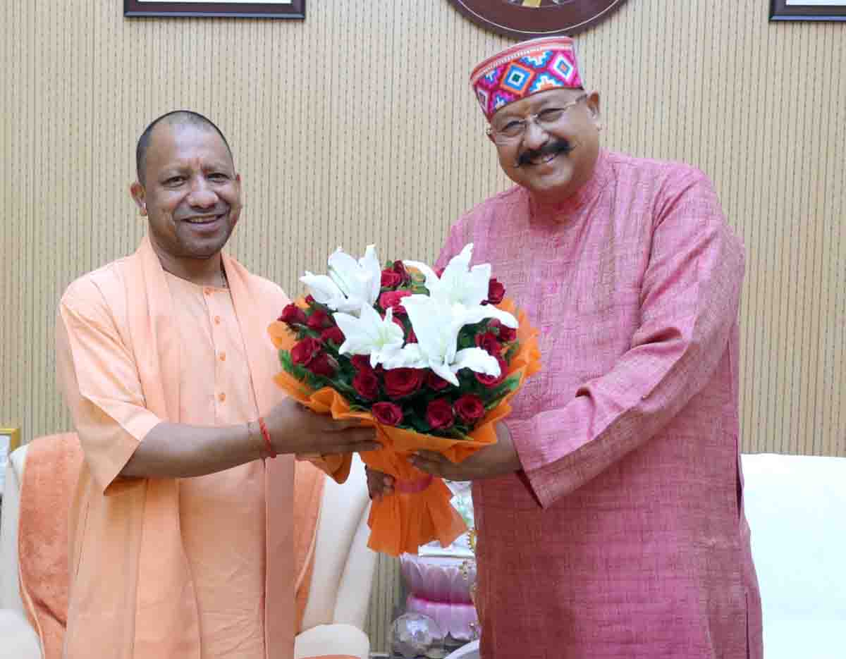 Maharaj meets CM Yogi, discusses subjects of mutual interest
