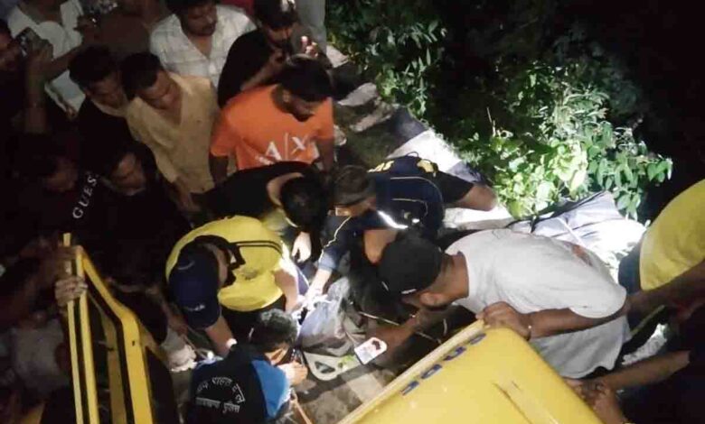Man falls to death into gorge while talking on phone