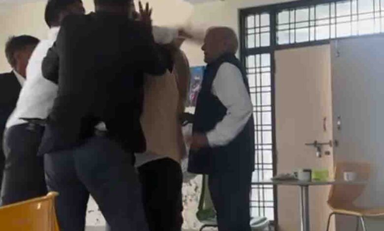 Bar Association members seek action against lawyers for attacking senior advocate