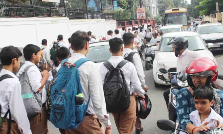 Education Dept should ensure schools aren't burdened by school bags Experts