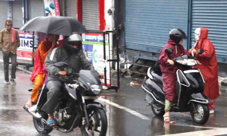 Heavy rain likely in most districts today