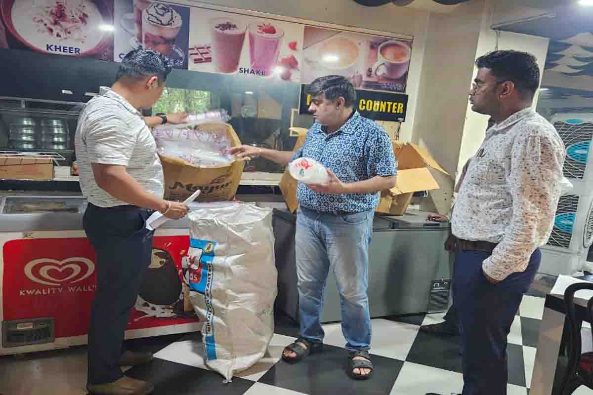 MCD imposes penalty of Rs one lakh on Doon Darbar for using banned plastic