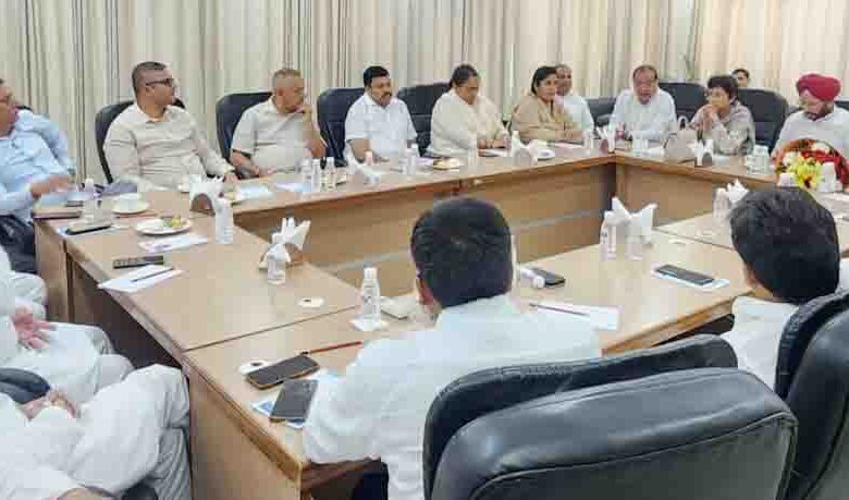 Selja gives mantra of unity to Sate’s Congress MLAs