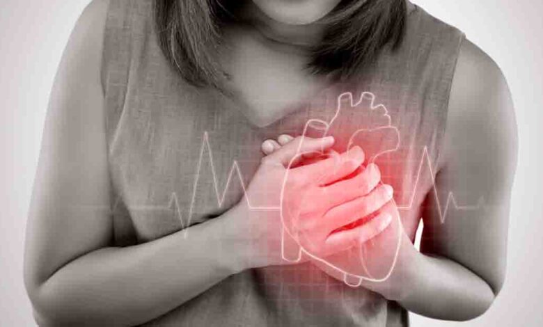 The women has heart disease and go to hospital urgent. People wi