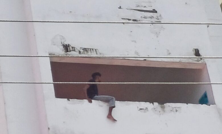 Youth threatens suicide at GDMC hospital over mobile phone