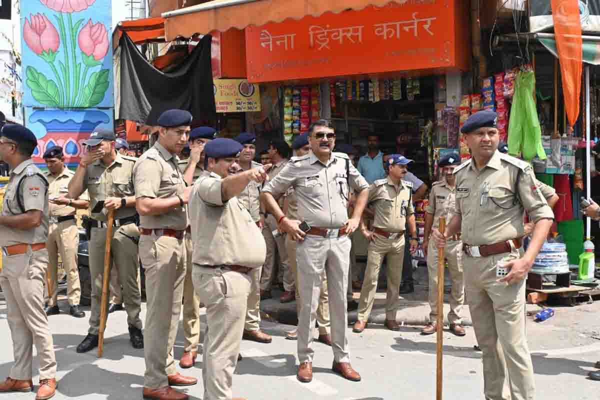 Police conduct major verification drive in Paltan Bazaar