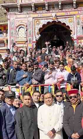 Ambani pays obeisance at Badrinath & Kedarnath