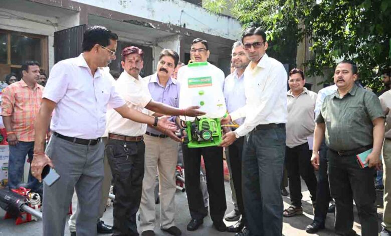 DM flags off 35 teams for faulty streetlight