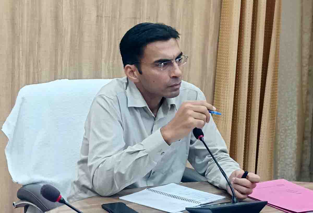 Home guards deployed at major crossings to curb begging in Doon