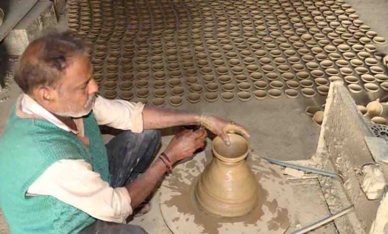 Sales of electric diyas soar as consumers priotrise convenience & durability